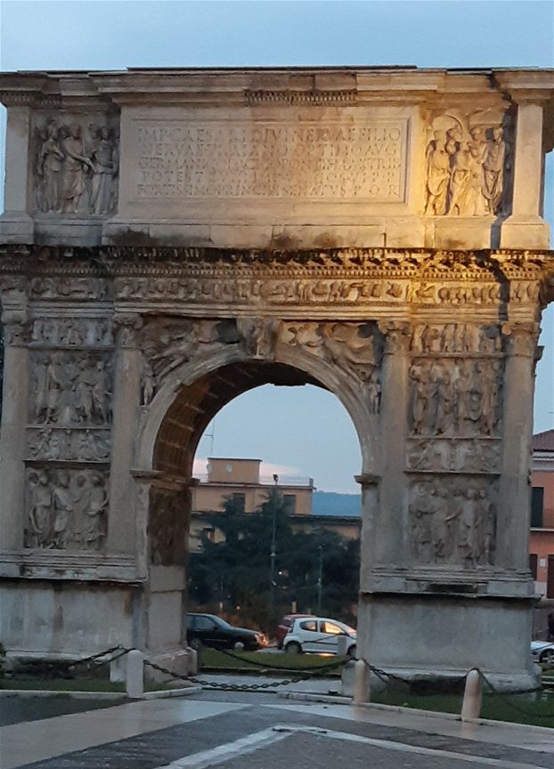 Benevento Arco di Traiano